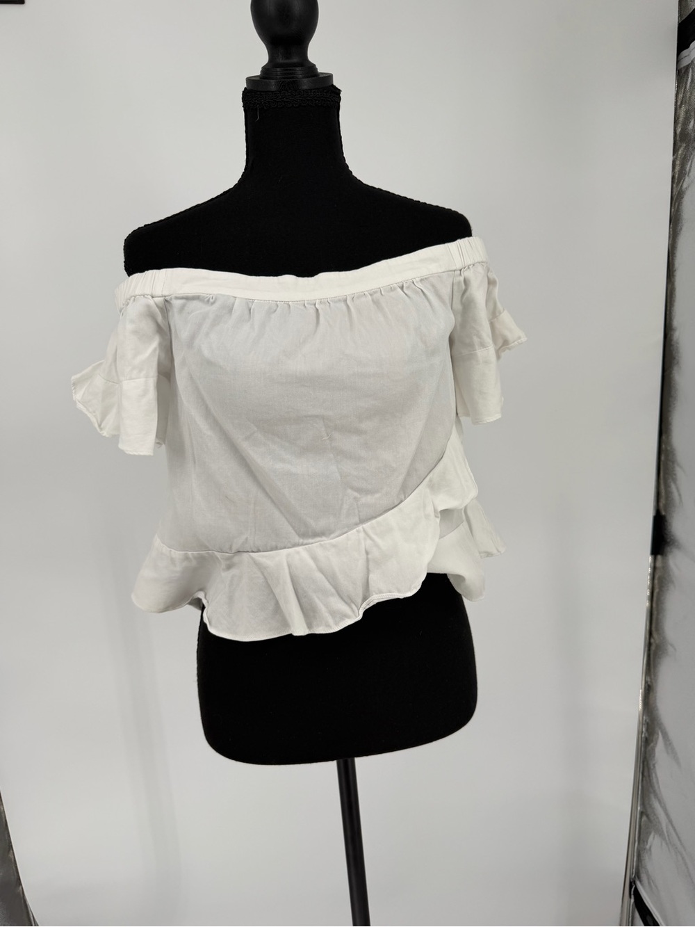 BCBGMaxAzria White Off-Shoulder‎ cotton Ruffle Top